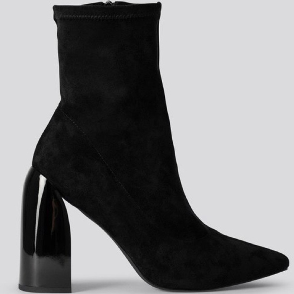 Tight Shaft Block Heel Black Booties
